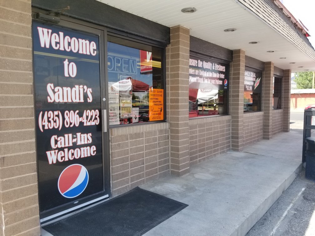 Sandis Drive Inn